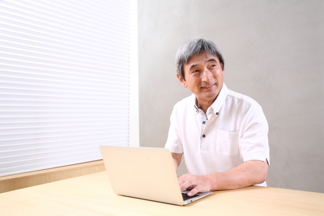 男性　パソコン